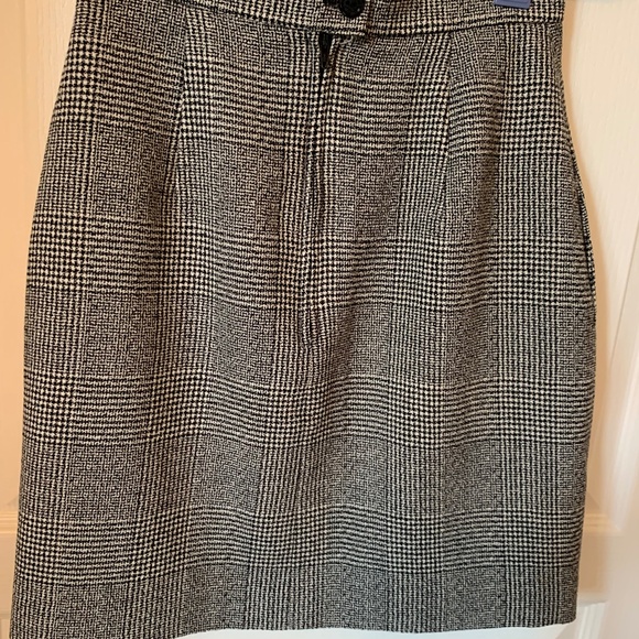 CLASSIC PURE VIRGIN WOOL MINI SKIRT - LINED - Picture 8 of 9